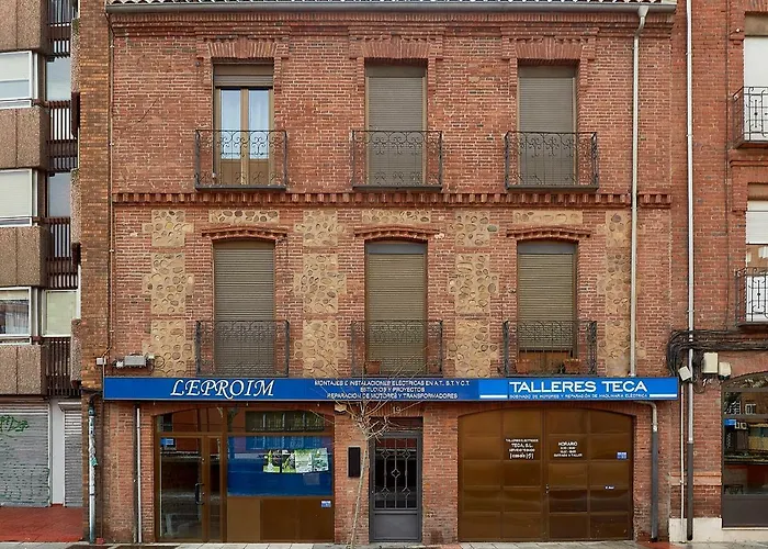 Entrevias - Con Garaje Y Wifi * León